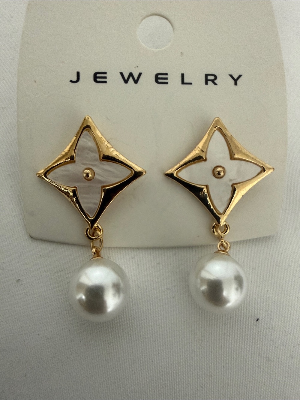Fashion Jewelry Gold and White Pearl Drop Earrings